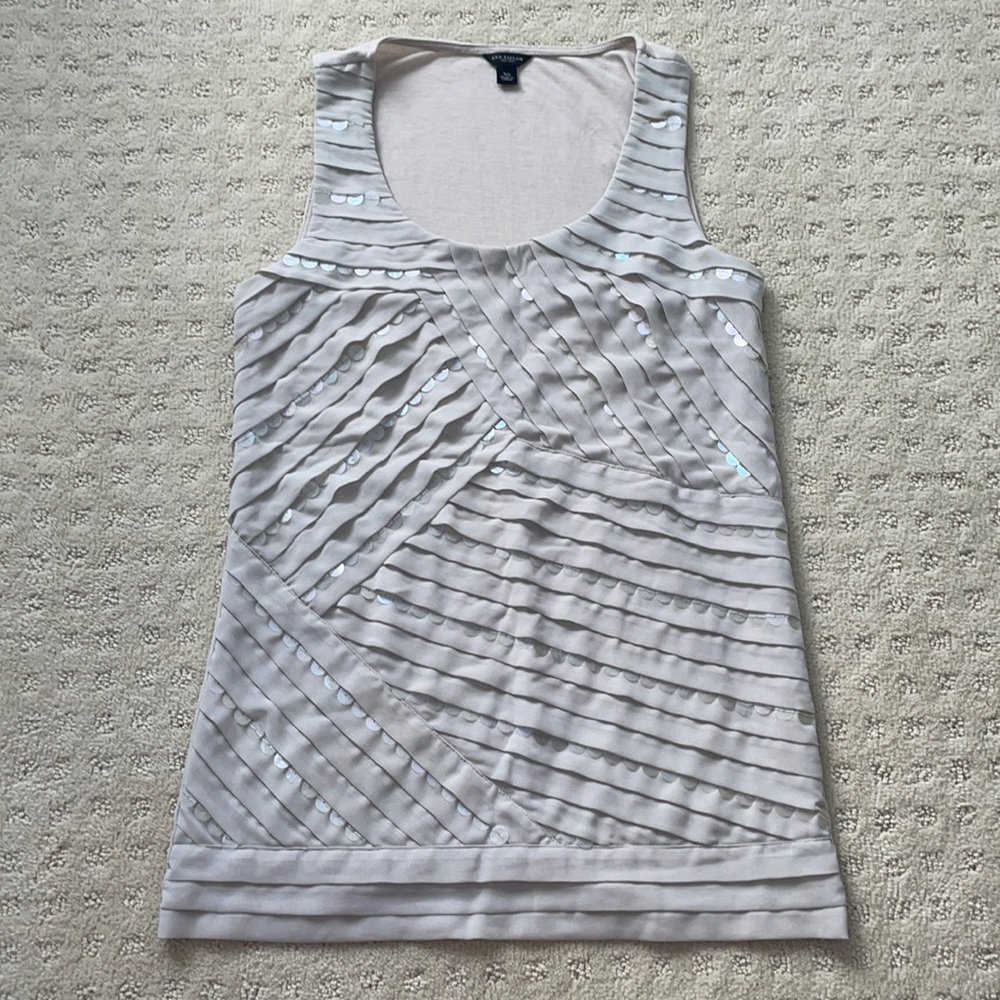 Light grey, ruffled top